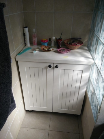 Free standing white painted Farmstyle Shaker Bathroom Unit